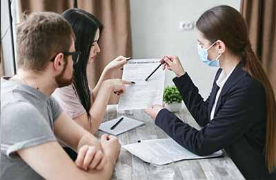 国防教育实行的方针